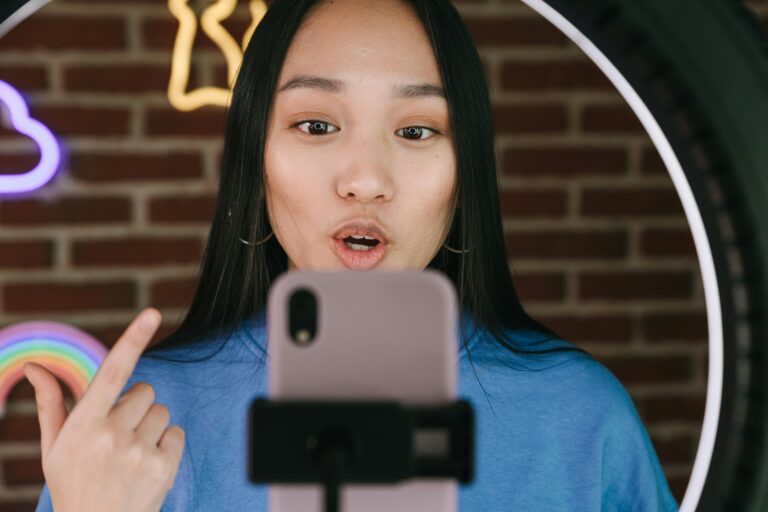 Read more about the article Advantages and Disadvantages of SyndBuddy: Is It the Right Tool for You?